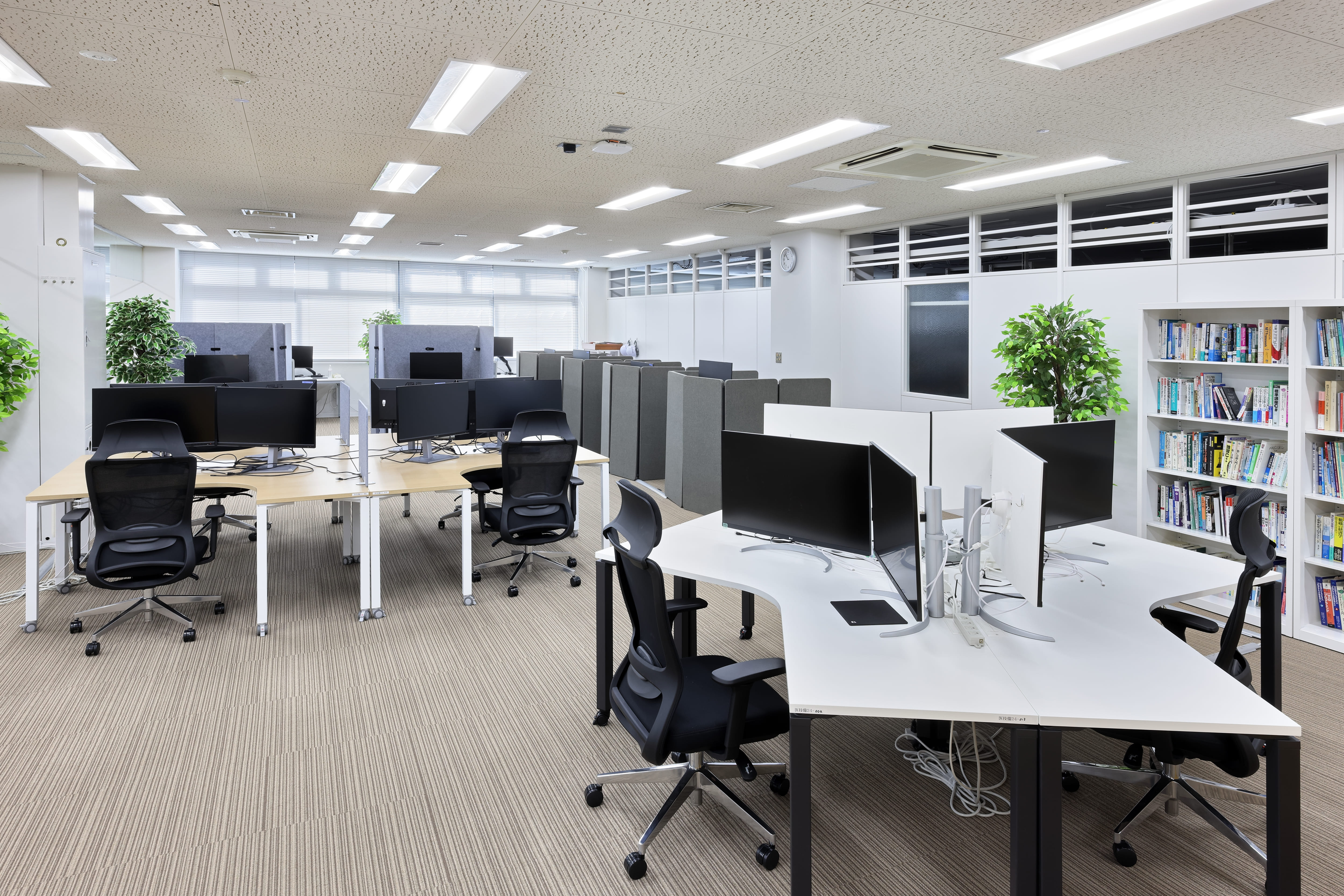 ブーメラン型のデスク