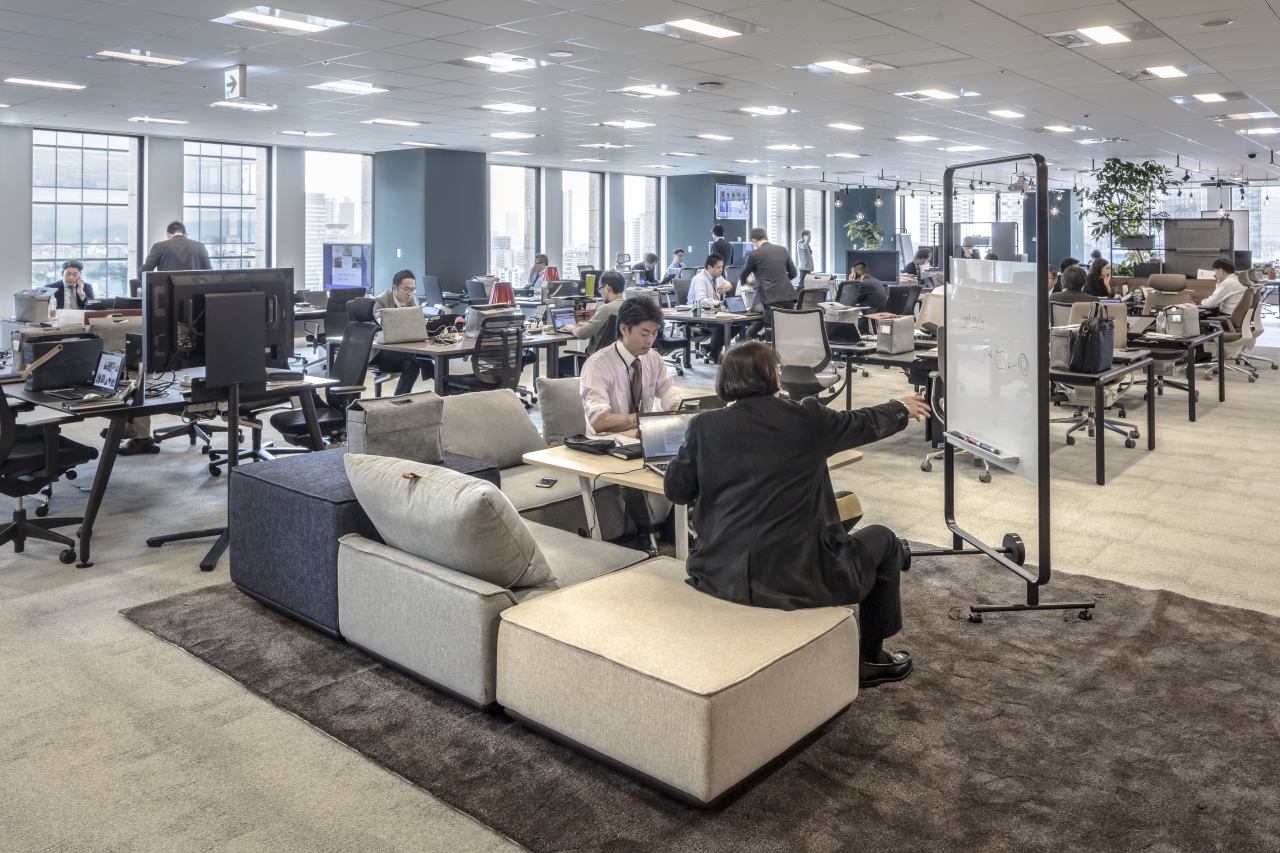 マグネットスペースを活用してコミュニケーションがとりやすいオフィスへ！｜コクヨマーケティング