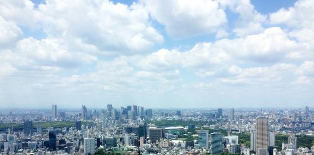 高層ビルがたくさん並んでいる街並み